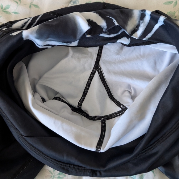 GUC Iron Yokai V-Cut Cloud Leggings - Picture 13 of 14